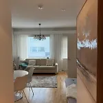 Spacious With Sauna By The River 아파트 로바니에미