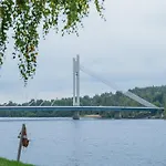 Spacious With Sauna By The River * 로바니에미