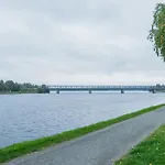 아파트 Spacious With Sauna By The River 로바니에미